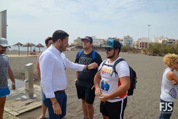El Ayuntamiento impulsa una nueva campaña de concienciación medioambiental en las playas del municipio (Foto TA)